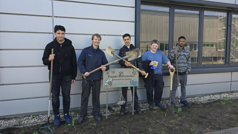 Nach getaner Arbeit, Gruppenbild der Azubis.